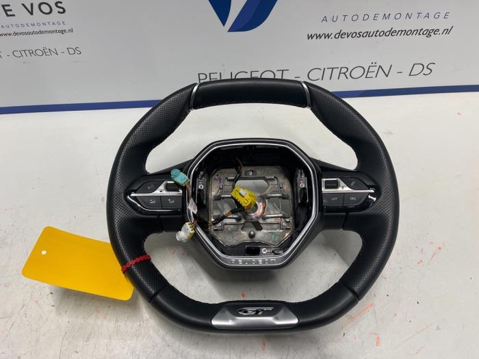 Steering wheel from a Peugeot 5008 2021