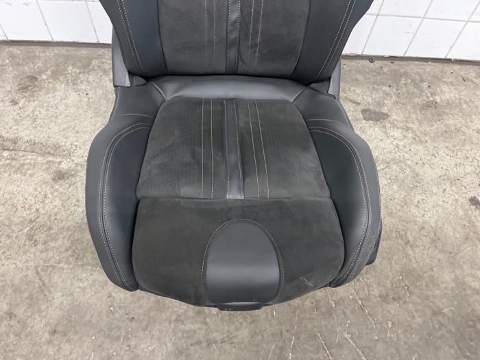 Seat, left from a Peugeot 5008 2021