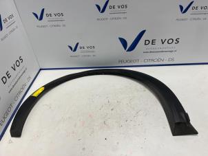 Używane Listwa blotnika DS Automobiles DS7 Crossback Cena € 60,00 Procedura marży oferowane przez De Vos Autodemontagebedrijf