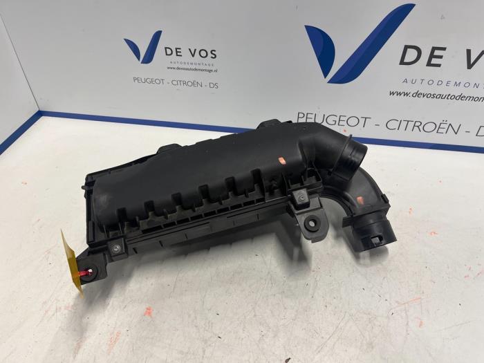Begagnade Luftfilterhus Peugeot 208 II (UB/UH/UP) 1.2 Vti 12V PureTech 100 Pris € 35,00 Marginaltabell erbjuds av De Vos Onderdelen