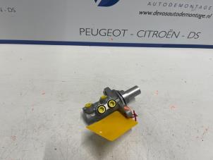 Używane Glówny cylinder hamulcowy Peugeot 3008 Cena € 70,00 Procedura marży oferowane przez De Vos Autodemontagebedrijf