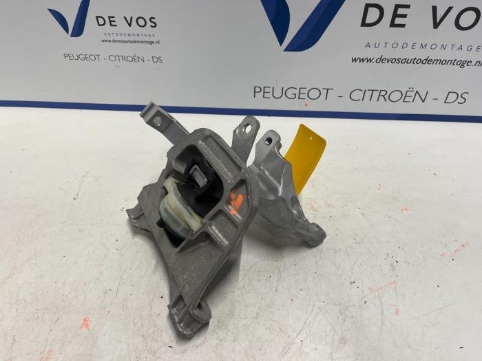 Engine mount from a Peugeot 3008 2022