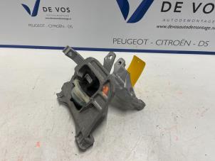 Usados Soporte de motor Peugeot 3008 Precio € 70,00 Norma de margen ofrecido por De Vos Autodemontagebedrijf