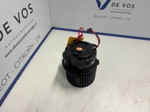 Usados Motor de ventilador de calefactor Peugeot 408 Precio € 70,00 Norma de margen ofrecido por De Vos Autodemontagebedrijf