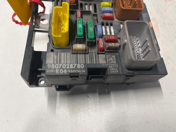 Fuse box Citroen Berlingo Multispace 1.2 12V PureTech 110 980702878