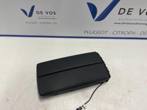 Używane Podlokietnik DS Automobiles DS7 Crossback Cena € 115,00 Procedura marży oferowane przez De Vos Autodemontagebedrijf