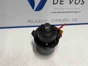 Usagé Moteur de ventilation chauffage Opel Mokka 1.2 Turbo 12V Prix € 180,00 Règlement à la marge proposé par De Vos Autodemontagebedrijf
