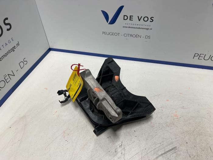 Used Engine mount Opel Combo Cargo 1.5 CDTI 100 Price € 80,00 Margin scheme offered by De Vos Onderdelen