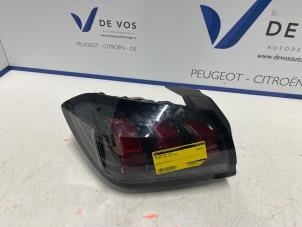 Używane Tylne swiatlo pozycyjne lewe Peugeot 208 II (UB/UH/UP) 1.2 Vti 12V PureTech 75 Cena € 135,00 Procedura marży oferowane przez De Vos Autodemontagebedrijf