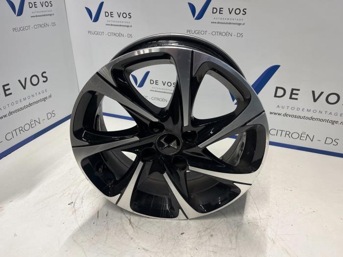 Wheel from a DS DS 3 (SA) 1.2 12V PureTech 110 S&S 2016