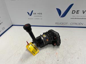 Usados Bomba de dirección asistida Peugeot RCZ (4J) 1.6 16V THP Precio € 250,00 Norma de margen ofrecido por De Vos Autodemontagebedrijf