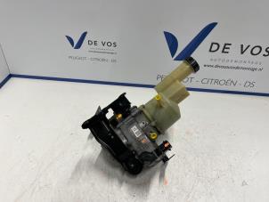 Usados Bomba de dirección asistida Peugeot Expert (VA/VB/VE/VF/VY) 2.0 Blue HDi 180 16V Precio € 450,00 Norma de margen ofrecido por De Vos Autodemontagebedrijf