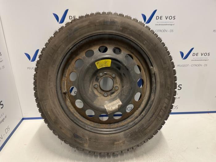Wheel + winter tyre from a Peugeot Expert (VA/VB/VE/VF/VY) 2.0 Blue HDi 180 16V 2017