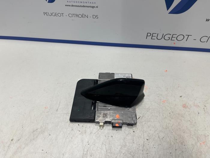 Używane Antena Peugeot 308 SW (F4/FC/FN/FR) 1.2 PureTech Hybrid 136 Cena € 225,00 Procedura marży oferowane przez De Vos Onderdelen