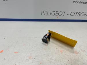 Used Ignition switch Peugeot 5008 Price € 15,00 Margin scheme offered by De Vos Autodemontagebedrijf