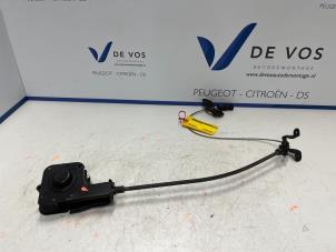 Usagé Mécanique de levage roue de secours Peugeot 5008 I (0A/0E) 1.6 THP 16V Prix € 80,00 Règlement à la marge proposé par De Vos Autodemontagebedrijf