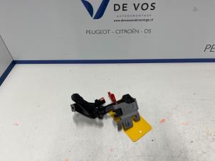Used Sensor (other) Peugeot 208 II (UB/UH/UP) 1.2 Vti 12V PureTech 100 Price € 35,00 Margin scheme offered by De Vos Autodemontagebedrijf