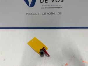 Used PDC Sensor Peugeot 208 II (UB/UH/UP) 1.2 Vti 12V PureTech 100 Price € 45,00 Margin scheme offered by De Vos Autodemontagebedrijf