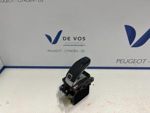 Używane Dzwignia zmiany biegów Peugeot 508 Cena € 200,00 Procedura marży oferowane przez De Vos Autodemontagebedrijf