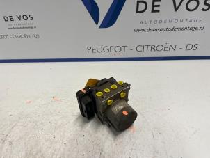 Used ABS pump Peugeot Expert (VA/VB/VE/VF/VY) 2.0 Blue HDi 120 16V Price € 250,00 Margin scheme offered by De Vos Autodemontagebedrijf