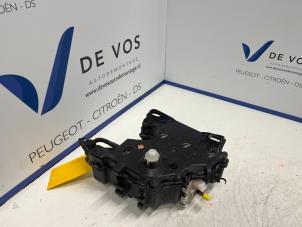Używane Zbiornik filtra czastek stalych Peugeot Expert (VA/VB/VE/VF/VY) 2.0 Blue HDi 120 16V Cena € 115,00 Procedura marży oferowane przez De Vos Autodemontagebedrijf