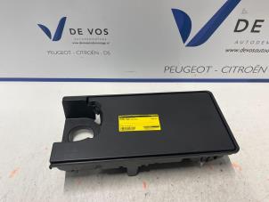 Usagé Kit de réparation pneus Peugeot 5008 Prix € 55,00 Règlement à la marge proposé par De Vos Autodemontagebedrijf
