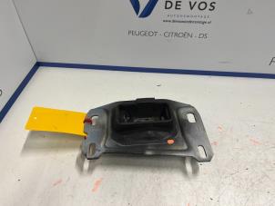 Used Gearbox mount Peugeot 308 Price € 35,00 Margin scheme offered by De Vos Autodemontagebedrijf