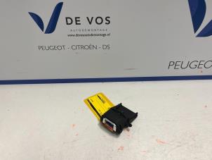 Usagé Caméra avant Peugeot 5008 Prix € 250,00 Règlement à la marge proposé par De Vos Autodemontagebedrijf