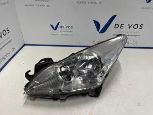 Used Headlight, left Peugeot 3008 I (0U/HU) 1.6 VTI 16V Price € 135,00 Margin scheme offered by De Vos Autodemontagebedrijf
