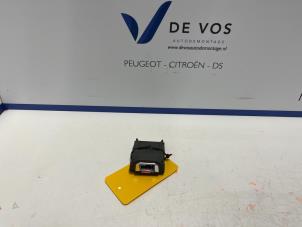 Usagé Caméra avant Peugeot 208 II (UB/UH/UP) 1.2 Vti 12V PureTech 100 Prix € 200,00 Règlement à la marge proposé par De Vos Autodemontagebedrijf