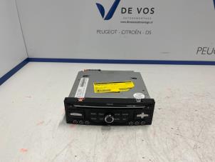 Używane Radioodtwarzacz CD Citroen C4 Picasso (UD/UE/UF) 1.6 16V VTi 120 Cena € 250,00 Procedura marży oferowane przez De Vos Autodemontagebedrijf