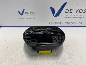 Usagé Cric Citroen C3 (SX/SW) 1.0 Vti 12V PureTech Prix € 45,00 Règlement à la marge proposé par De Vos Autodemontagebedrijf