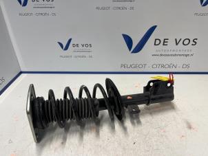 Używane Amortyzator lewy przód Peugeot Expert (VA/VB/VE/VF/VY) 2.0 Blue HDi 150 16V Cena € 90,00 Procedura marży oferowane przez De Vos Autodemontagebedrijf