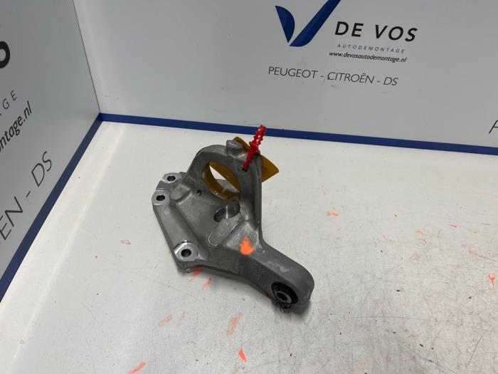 Usagé Support moteur Peugeot Expert (V1/VA/VB/VE/VF/VT/VY) 2.0 Blue HDi 150 16V Prix € 80,00 Règlement à la marge proposé par De Vos Onderdelen
