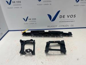 Usagé Cadre pare-chocs arrière Peugeot Expert (VA/VB/VE/VF/VY) 2.0 Blue HDi 150 16V Prix € 80,00 Règlement à la marge proposé par De Vos Autodemontagebedrijf