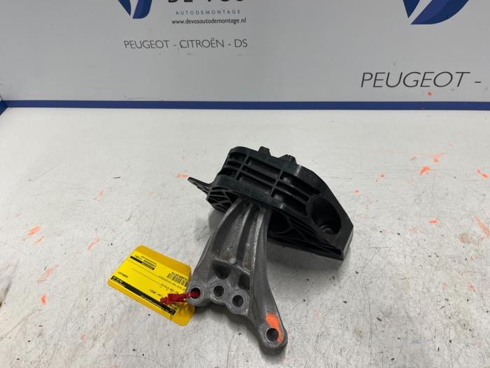 Used Engine mount Peugeot 208 II (UB/UH/UP) 1.2 Vti 12V PureTech 75 Price € 70,00 Margin scheme offered by De Vos Onderdelen