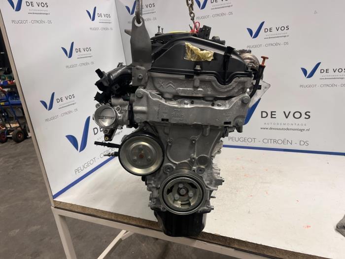 Motor van een Peugeot 508 SW (F4/FC/FJ/FR) 1.6 16V Hybrid 225 2021