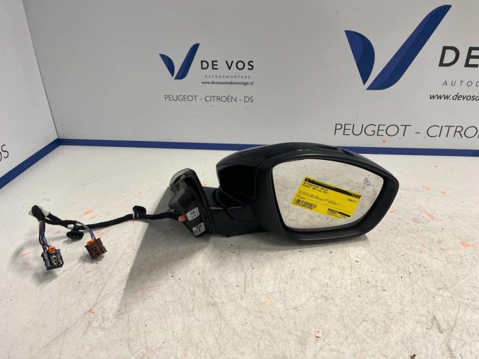 Wing mirror, right from a Peugeot 508 SW (F4/FC/FJ/FR) 1.6 16V Hybrid 225 2021