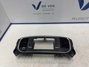 Used Radio control panel Peugeot Expert (VA/VB/VE/VF/VY) 2.0 Blue HDi 150 16V Price € 70,00 Margin scheme offered by De Vos Autodemontagebedrijf