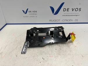 Usados Caja de batería Peugeot 408 Precio € 25,00 Norma de margen ofrecido por De Vos Autodemontagebedrijf