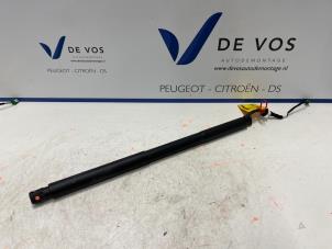 Gebrauchte Gasdämpfer rechts hinten Peugeot 408 Preis € 115,00 Margenregelung angeboten von De Vos Autodemontagebedrijf