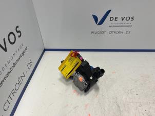 Usados Bomba de agua adicional Peugeot 408 Precio € 80,00 Norma de margen ofrecido por De Vos Autodemontagebedrijf