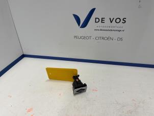 Używane Przelacznik stacyjki DS Automobiles DS4 Cena € 25,00 Procedura marży oferowane przez De Vos Autodemontagebedrijf