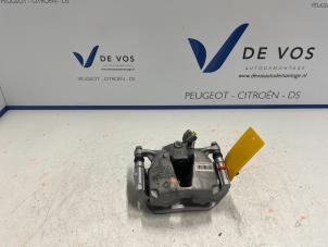 Usagé Etrier de frein avant gauche Peugeot 3008 Prix € 90,00 Règlement à la marge proposé par De Vos Autodemontagebedrijf