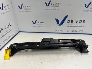 Używane Plyta zamka przedniego Peugeot 3008 Cena € 45,00 Procedura marży oferowane przez De Vos Autodemontagebedrijf