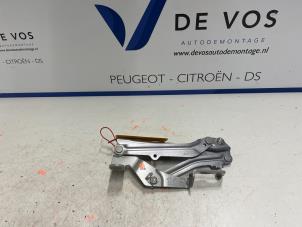 Gebrauchte Motorhaube Scharnier Peugeot 3008 Preis € 25,00 Margenregelung angeboten von De Vos Autodemontagebedrijf