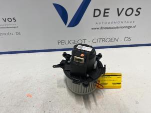 Usados Motor de ventilador de calefactor Peugeot Partner (EF/EU) 1.5 BlueHDi 130 Precio € 115,00 Norma de margen ofrecido por De Vos Autodemontagebedrijf