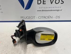 Usagé Rétroviseur droit Peugeot 206 CC (2D) 1.6 16V Prix € 70,00 Règlement à la marge proposé par De Vos Autodemontagebedrijf