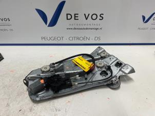 Usagé Mécanique vitre 2portes arrière gauche Peugeot 307 CC (3B) 2.0 16V Prix € 135,00 Règlement à la marge proposé par De Vos Autodemontagebedrijf