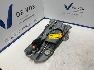 Używane Mechanizm szyby prawej tylnej wersja 2-drzwiowa Peugeot 307 CC (3B) 2.0 16V Cena € 135,00 Procedura marży oferowane przez De Vos Autodemontagebedrijf